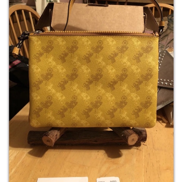 NWT COACH F79944 Gallery Pouch Horse & Carriage Retail $198 - Picture 6 of 7